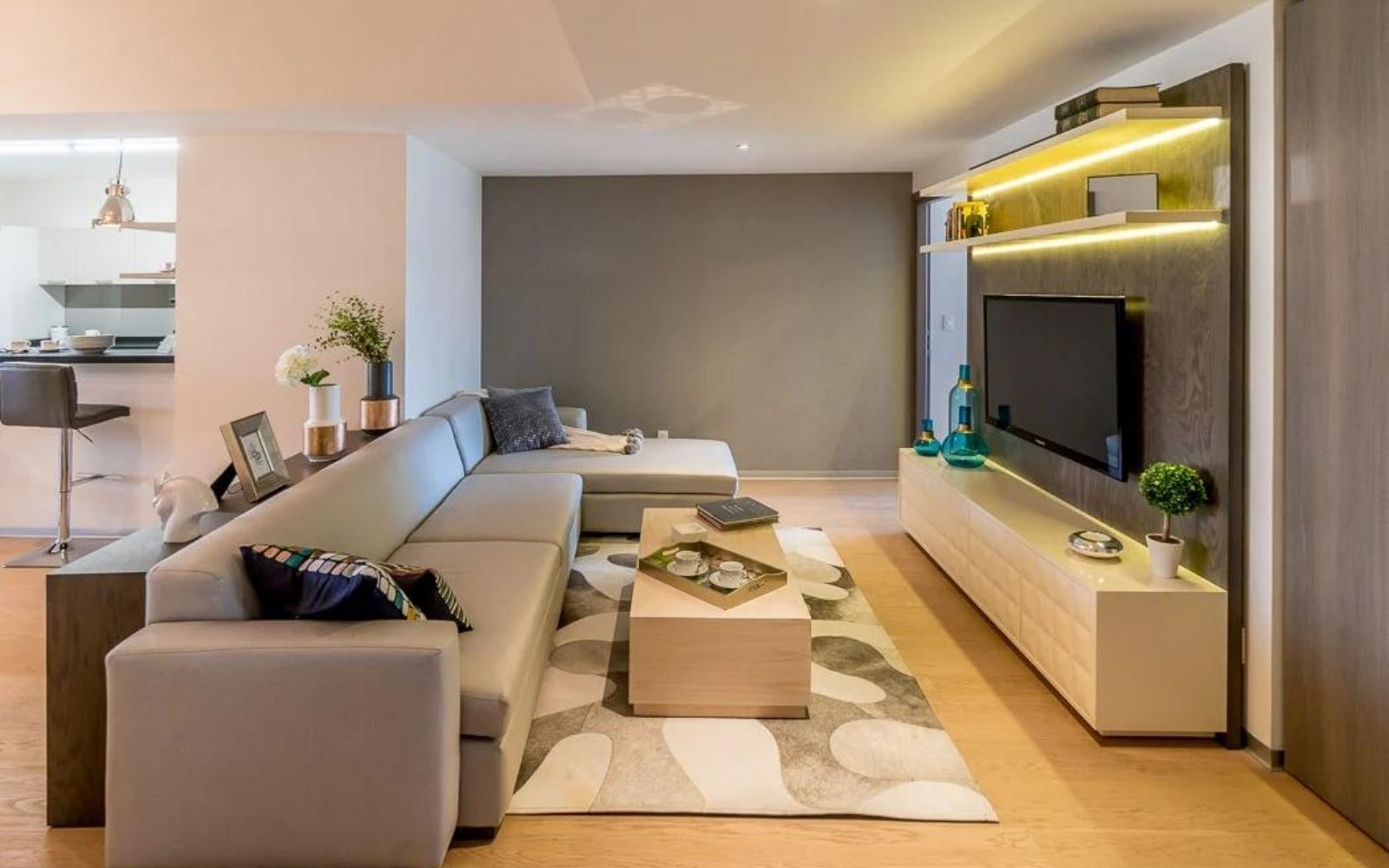 Condo with10m2 covered terrace, double height, heated pool, cafeteria, sky lounge, playground for children, pet friendly, pre-construction f