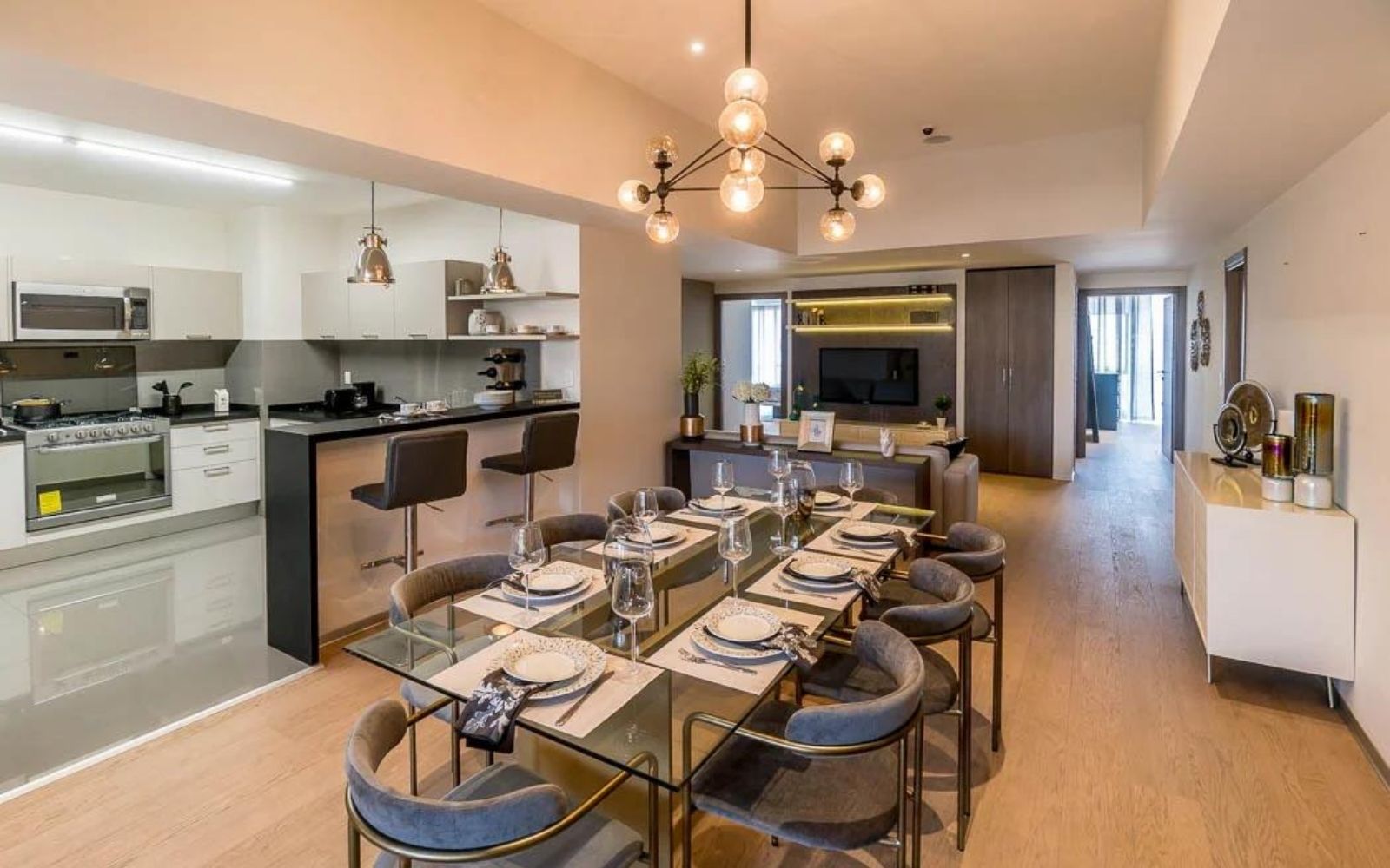 Condo with10m2 covered terrace, double height, heated pool, cafeteria, sky lounge, playground for children, pet friendly, pre-construction f