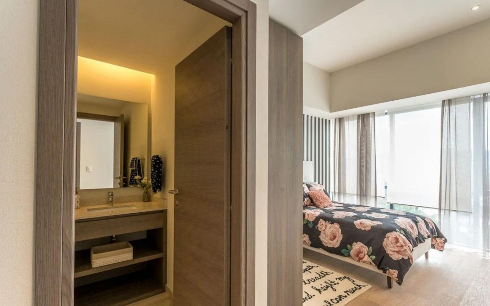 Condo with10m2 covered terrace, double height, heated pool, cafeteria, sky lounge, playground for children, pet friendly, pre-construction f