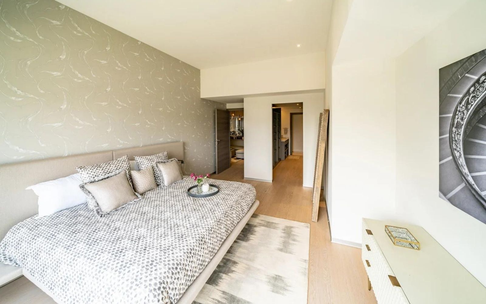 Condo with10m2 covered terrace, double height, heated pool, cafeteria, sky lounge, playground for children, pet friendly, pre-construction f