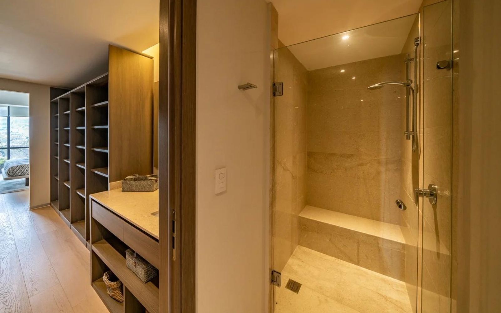 Condo with10m2 covered terrace, double height, heated pool, cafeteria, sky lounge, playground for children, pet friendly, pre-construction f