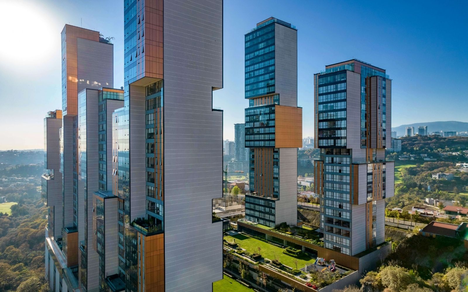 Condo with10m2 covered terrace, double height, heated pool, cafeteria, sky lounge, playground for children, pet friendly, pre-construction f