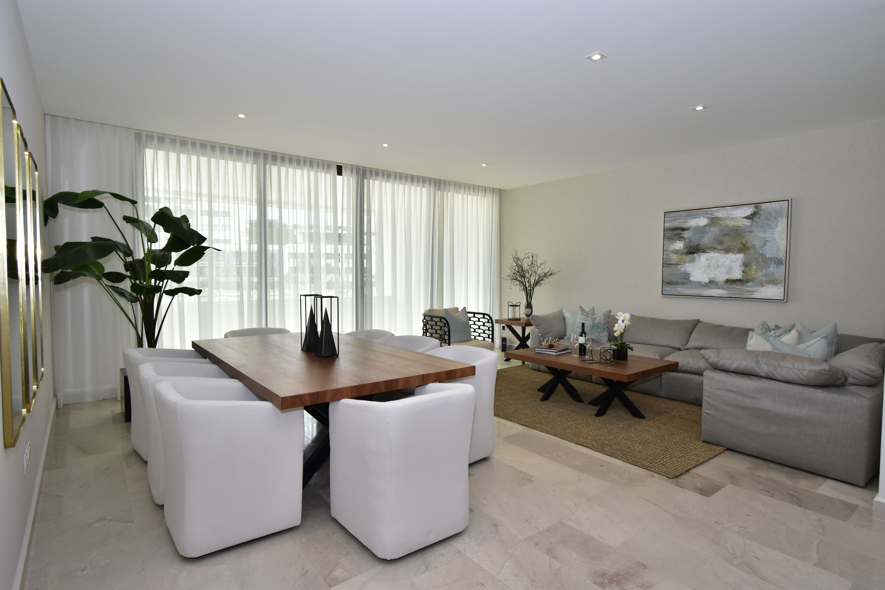 Luxury condo in front of the marina, views of the golf course and nature reserve.