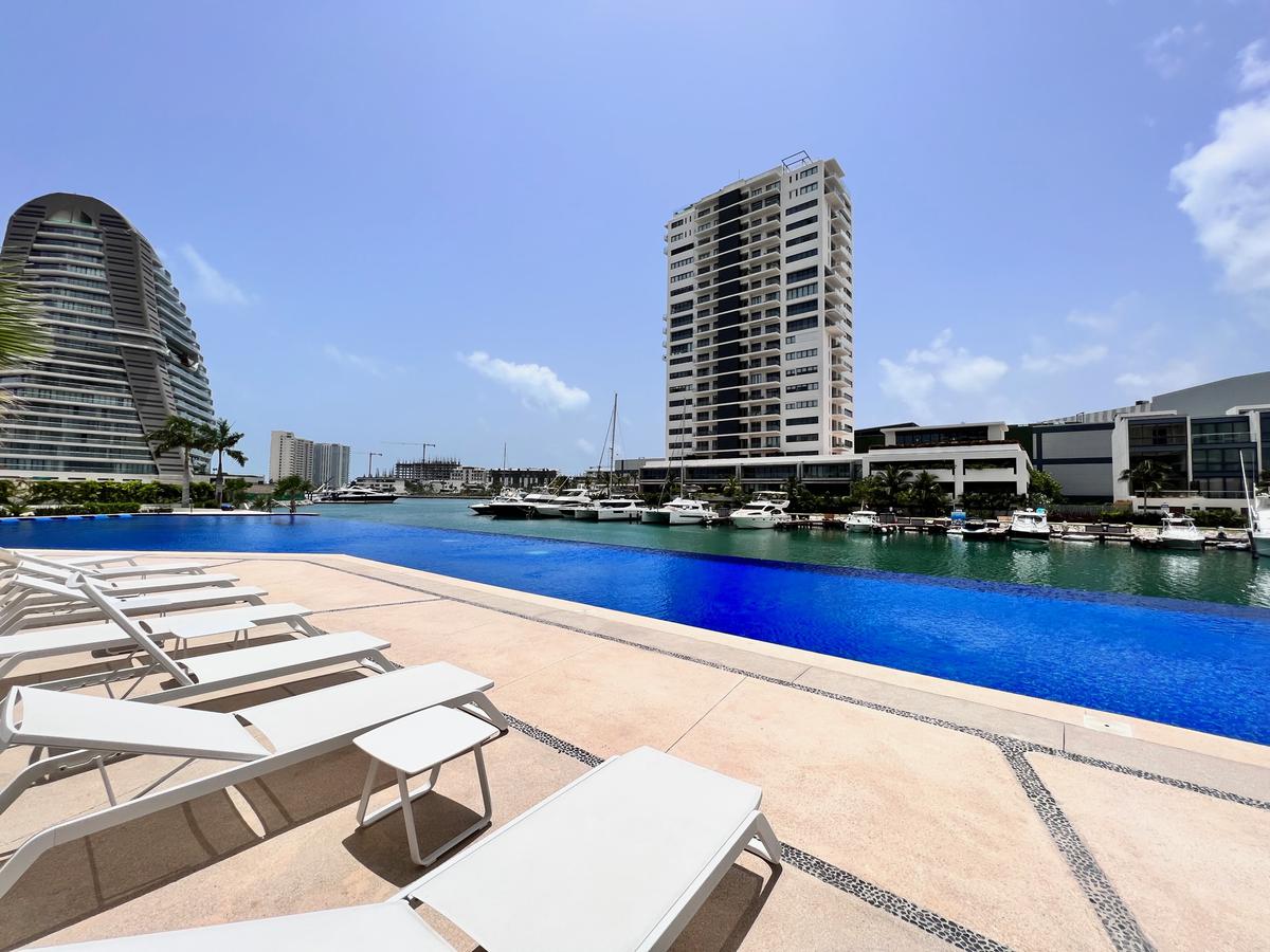 Apartment with garden, infinity pool, jacuzzi, snack bar, service room, pre-construction, in Puerto Cancun
