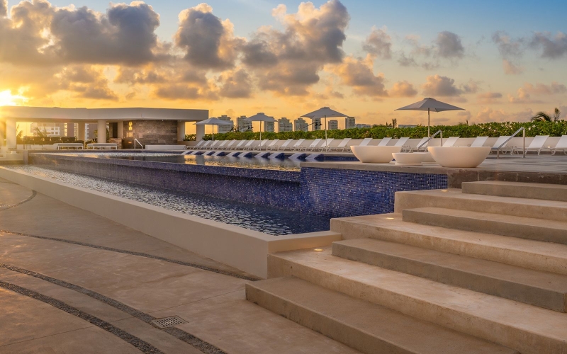 Condo frente a marina, vistas al campo de golf y reserva natural con acabados de lujos.