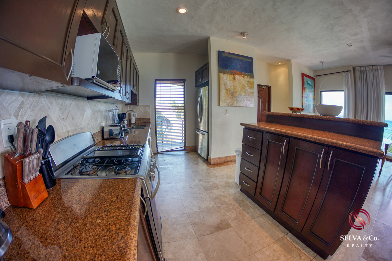 Condominio frente al mar con alberca privada, 3,000 m2 de Albercas, campo de Golf, Club de playa, Corasol, en venta Playa del Carmen.