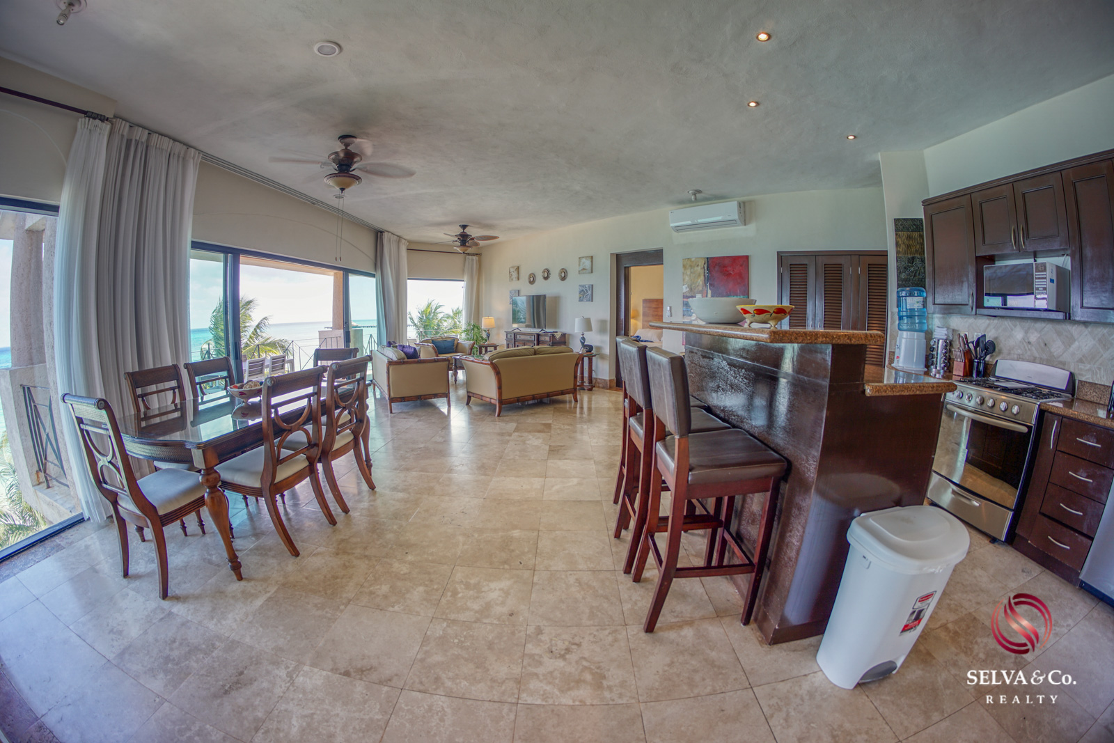 Condominio frente al mar con alberca privada, 3,000 m2 de Albercas, campo de Golf, Club de playa, Corasol, en venta Playa del Carmen.