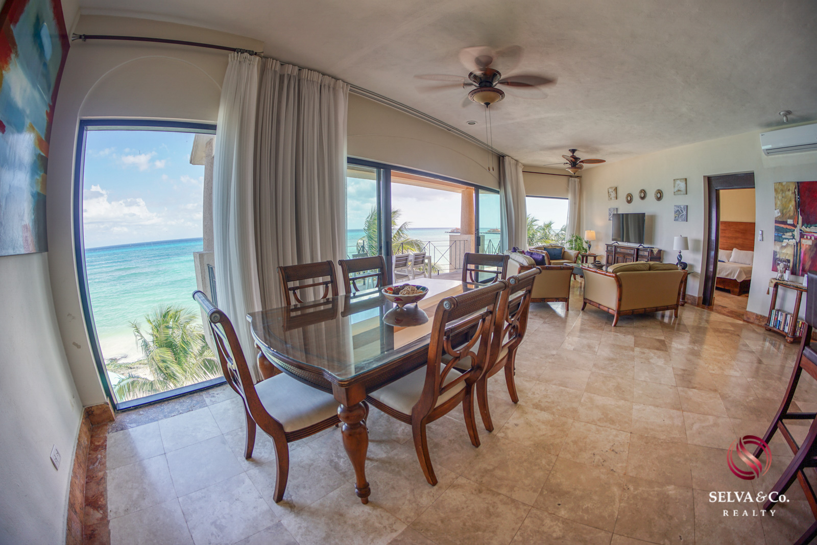 Condominio frente al mar con alberca privada, 3,000 m2 de Albercas, campo de Golf, Club de playa, Corasol, en venta Playa del Carmen.