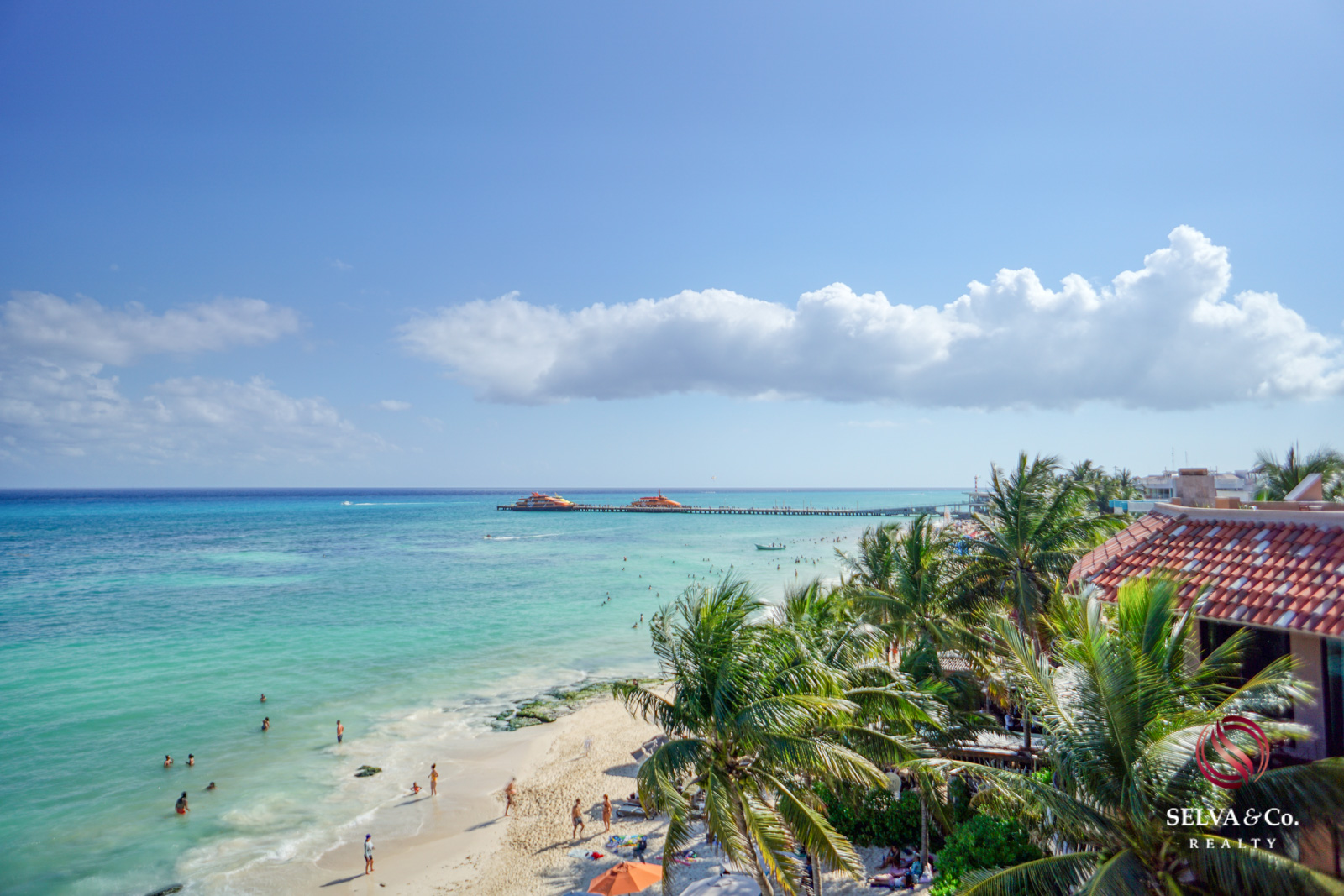 Condominio frente al mar con alberca privada, 3,000 m2 de Albercas, campo de Golf, Club de playa, Corasol, en venta Playa del Carmen.