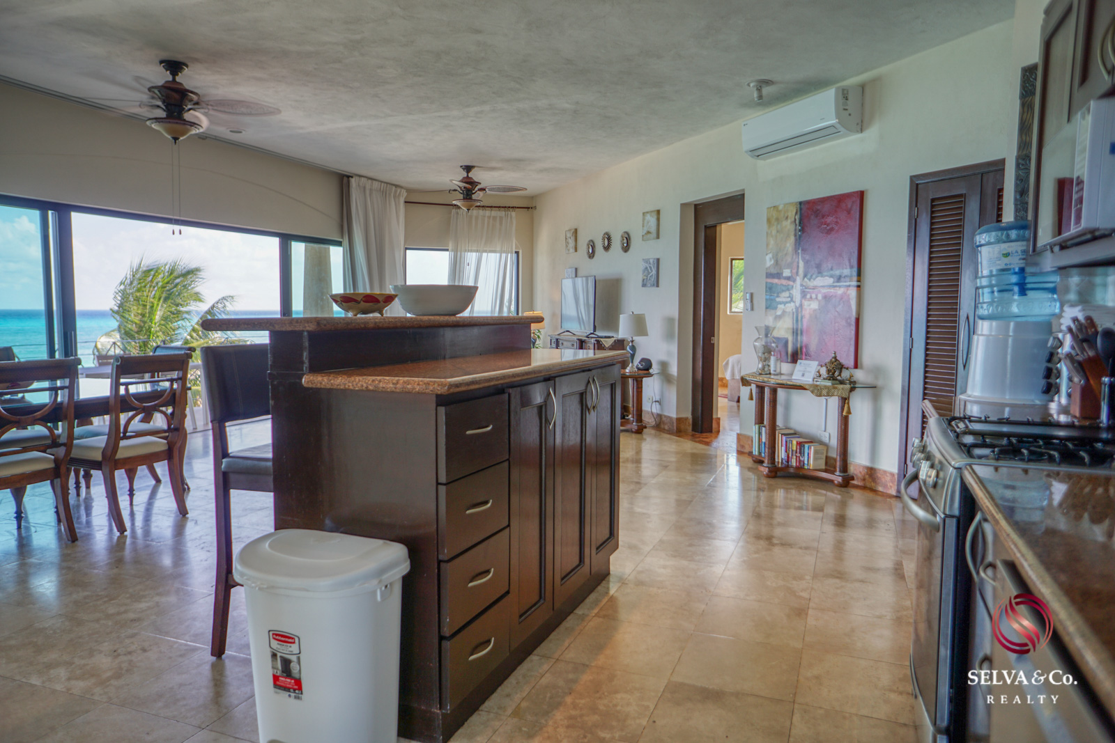 Condominio frente al mar con alberca privada, 3,000 m2 de Albercas, campo de Golf, Club de playa, Corasol, en venta Playa del Carmen.