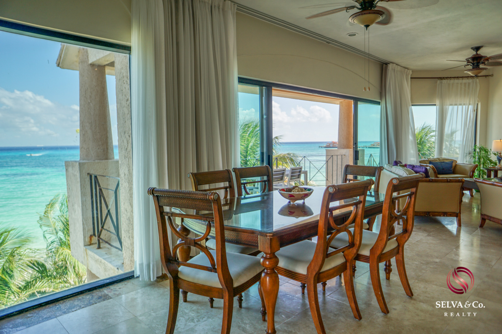 Condominio frente al mar con alberca privada, 3,000 m2 de Albercas, campo de Golf, Club de playa, Corasol, en venta Playa del Carmen.