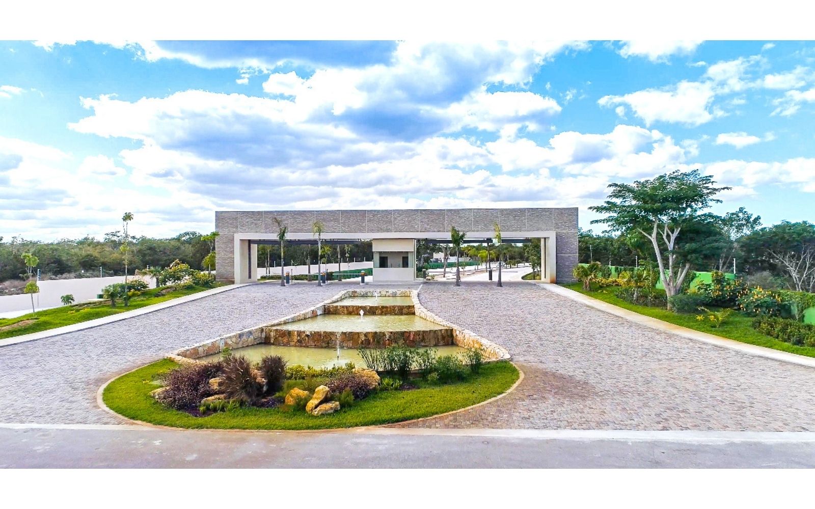 House with Covered Terrace and Private Pool for Sale in Temoz&oacute;n Norte, M&eacute;rida