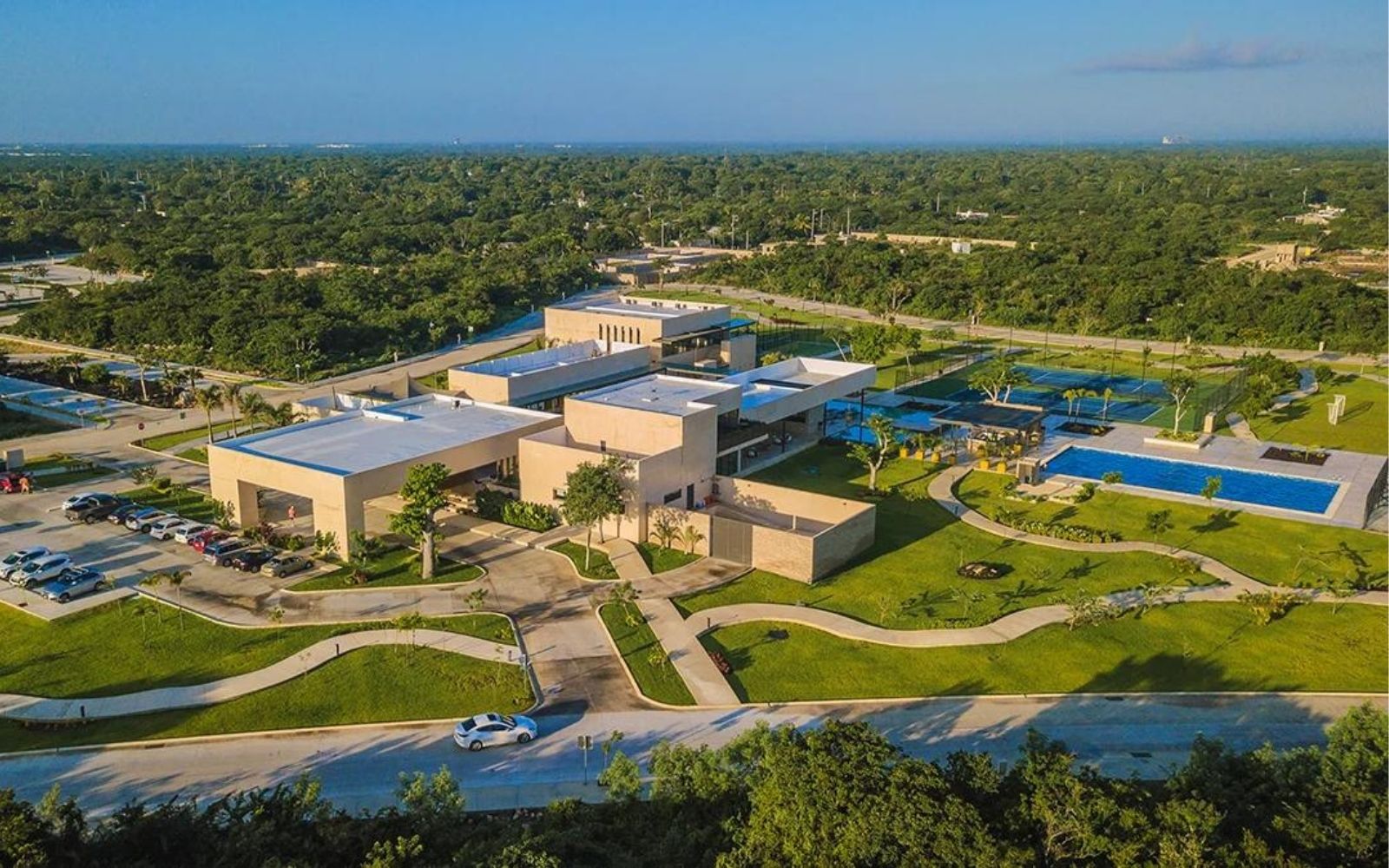 House with Covered Terrace and Private Pool for Sale in Temoz&oacute;n Norte, M&eacute;rida