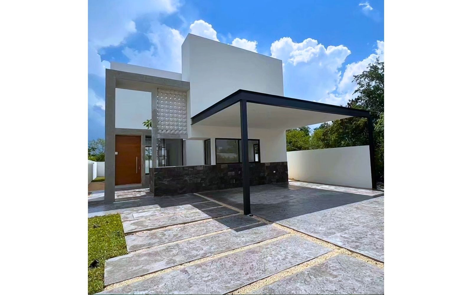 House with Covered Terrace and Private Pool for Sale in Temoz&oacute;n Norte, M&eacute;rida