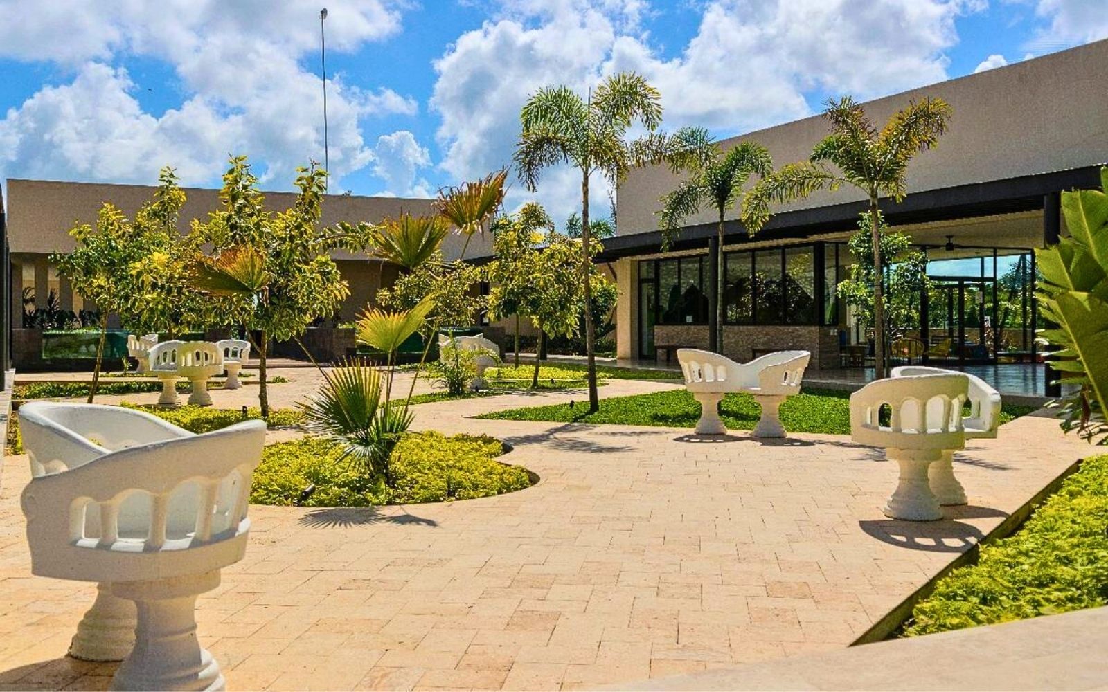 House with Covered Terrace and Private Pool for Sale in Temoz&oacute;n Norte, M&eacute;rida