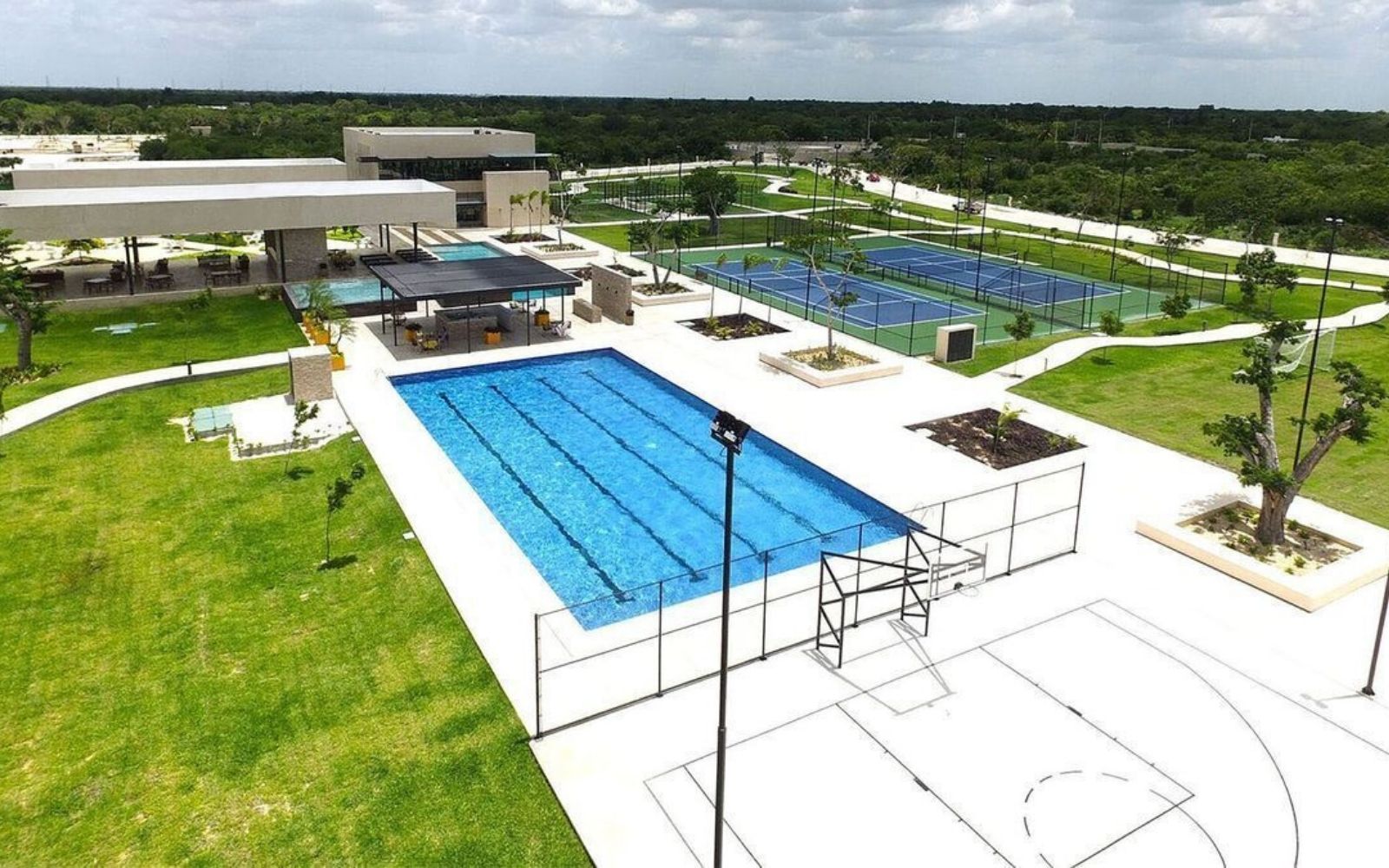 House with Covered Terrace and Private Pool for Sale in Temoz&oacute;n Norte, M&eacute;rida