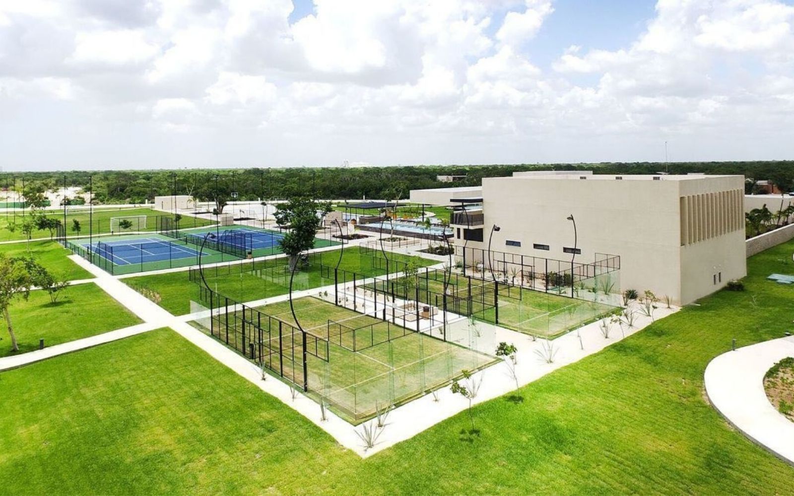 House with Covered Terrace and Private Pool for Sale in Temoz&oacute;n Norte, M&eacute;rida