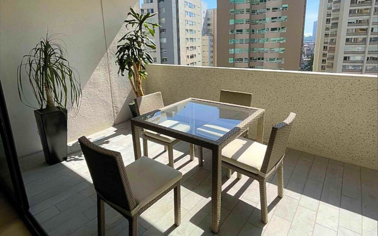 Apartment with clubhouse, cinema, sports courts, spa, panoramic pool, 40,000 of green areas, for sale in Interlomas, Huixquilucan