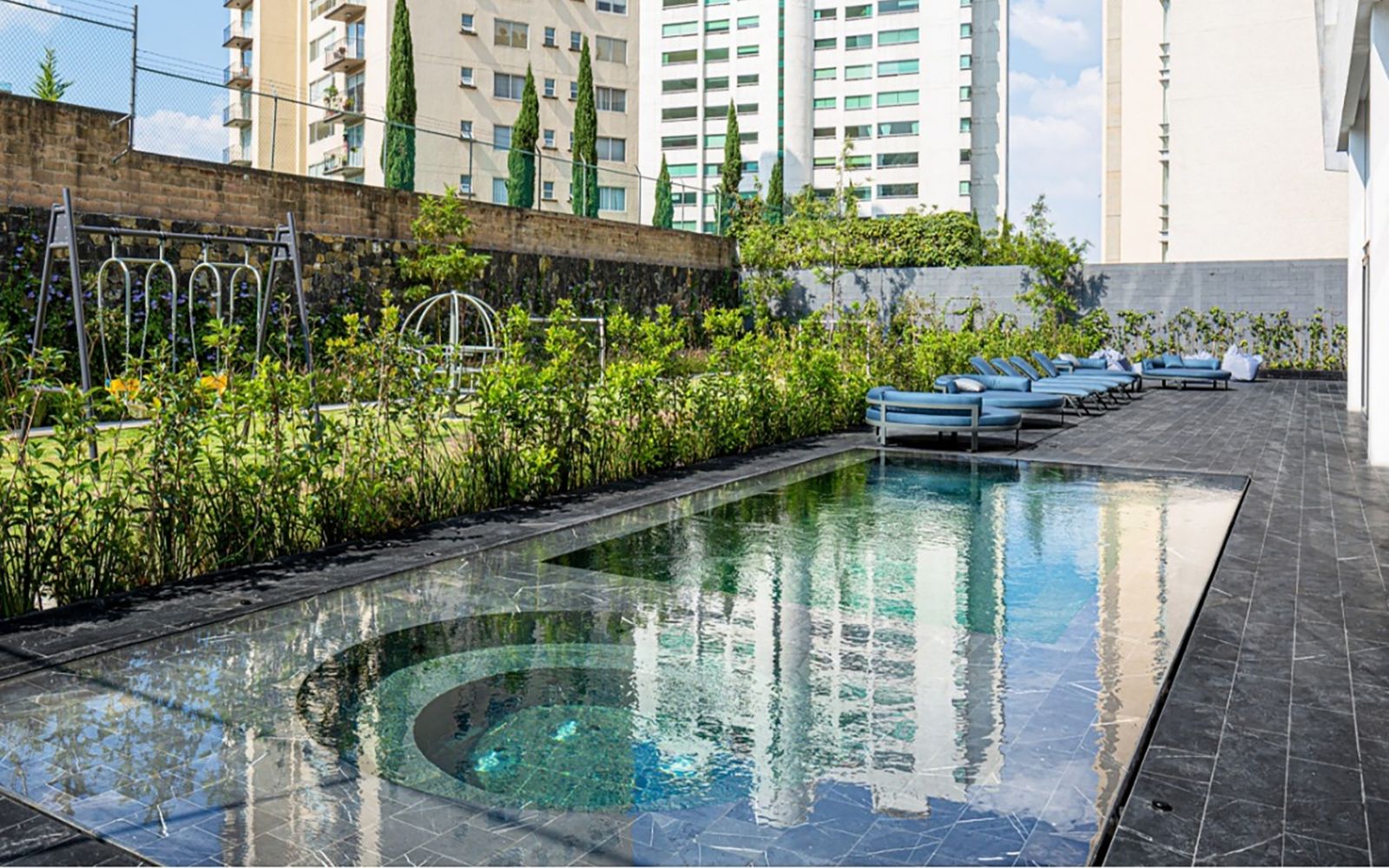 Luxury condo with high ceilings for sale, hotel amenities, Cuauht&eacute;moc, Mexico City