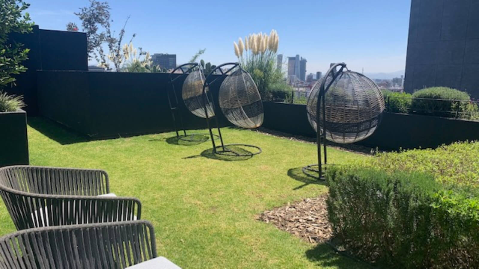 204 m2 condo with high ceilings, in Bosque Real, pet-friendly, covered pool, spa, playground, Huixquilucan Mexico City