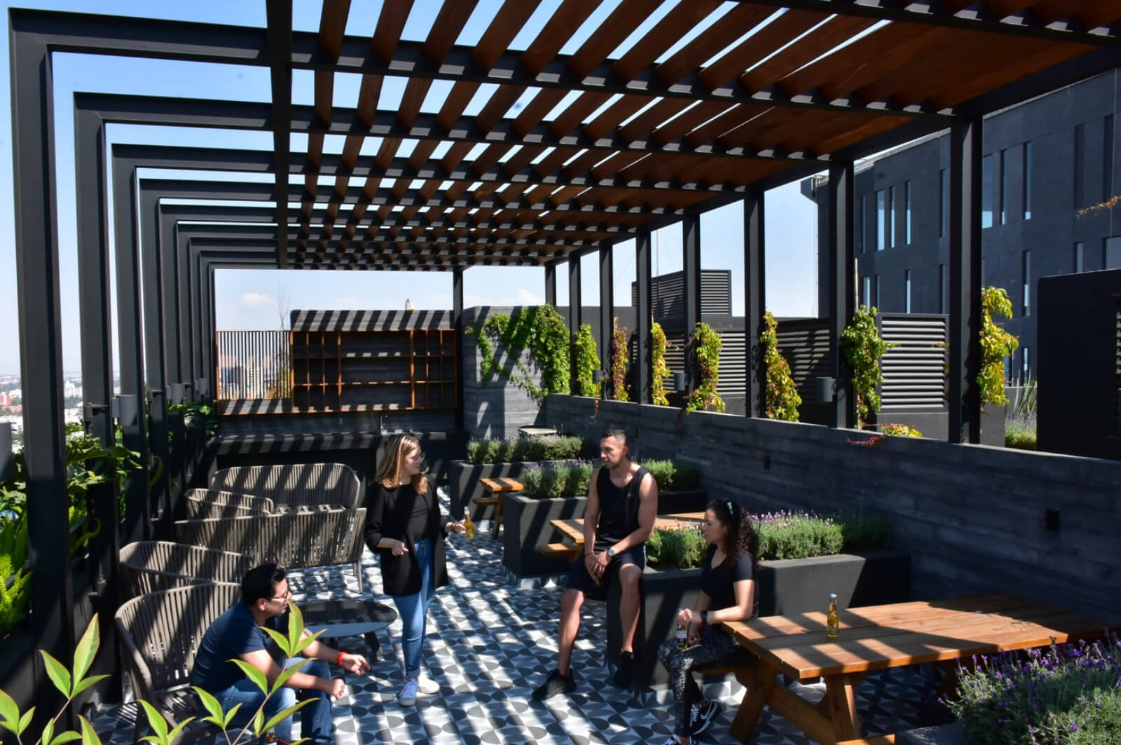 204 m2 condo with high ceilings, in Bosque Real, pet-friendly, covered pool, spa, playground, Huixquilucan Mexico City