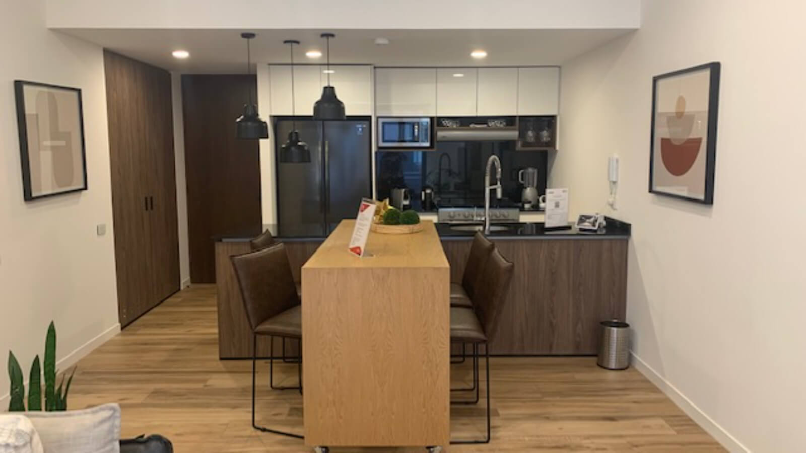 204 m2 condo with high ceilings, in Bosque Real, pet-friendly, covered pool, spa, playground, Huixquilucan Mexico City