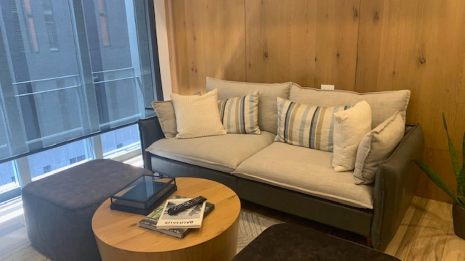 204 m2 condo with high ceilings, in Bosque Real, pet-friendly, covered pool, spa, playground, Huixquilucan Mexico City