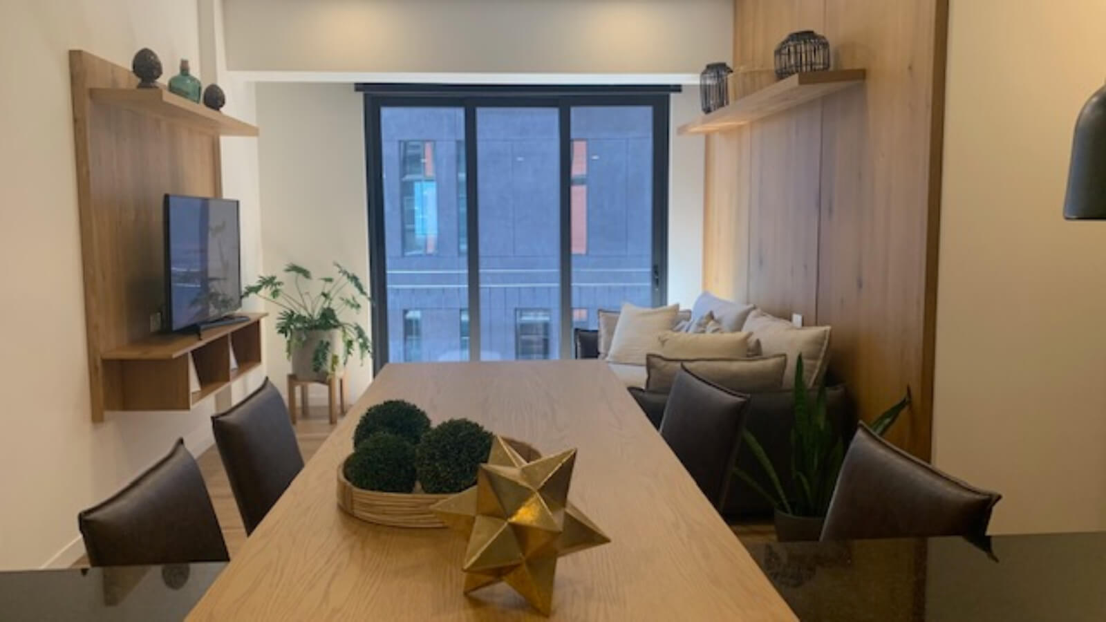 204 m2 condo with high ceilings, in Bosque Real, pet-friendly, covered pool, spa, playground, Huixquilucan Mexico City