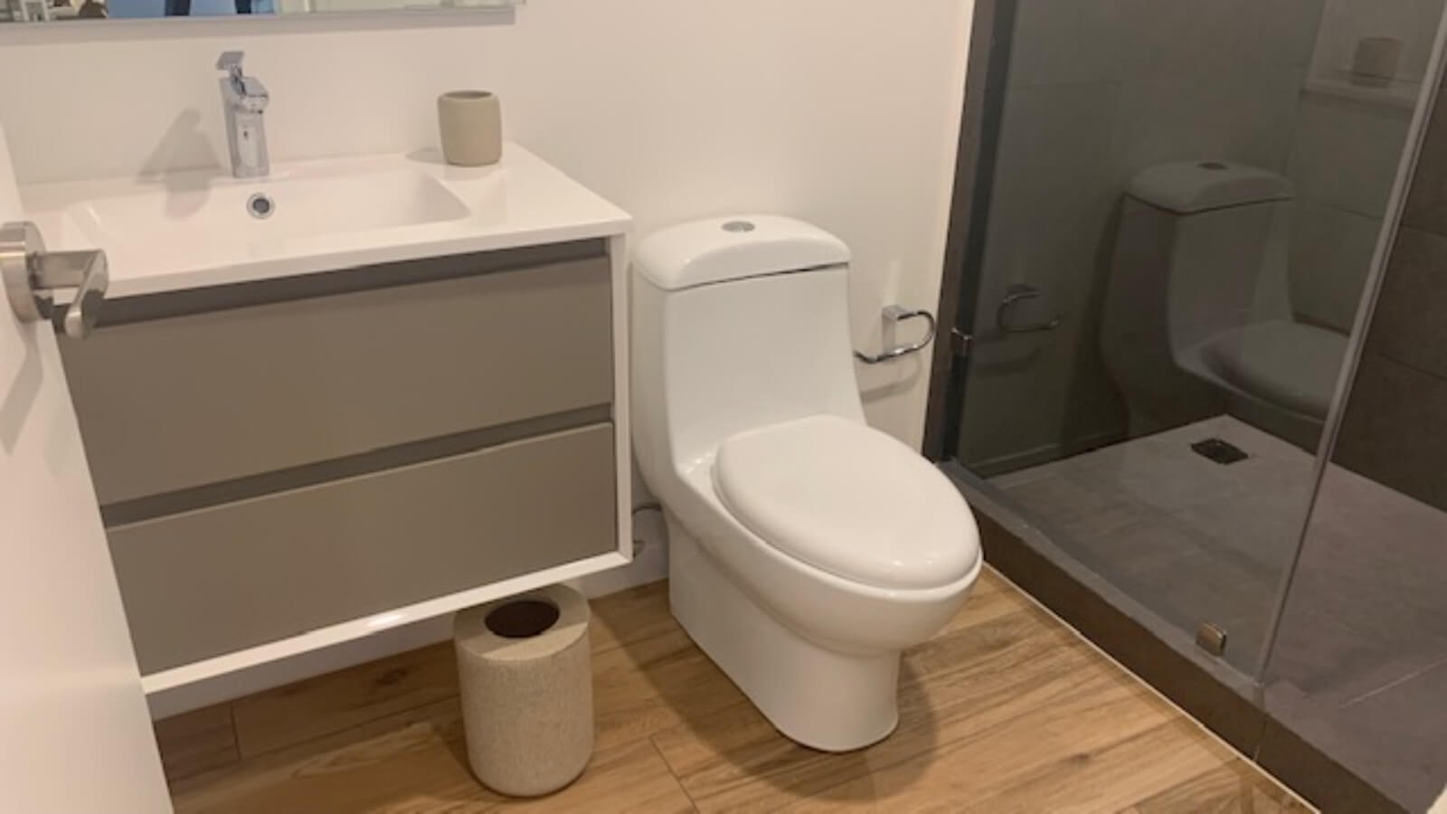 204 m2 condo with high ceilings, in Bosque Real, pet-friendly, covered pool, spa, playground, Huixquilucan Mexico City