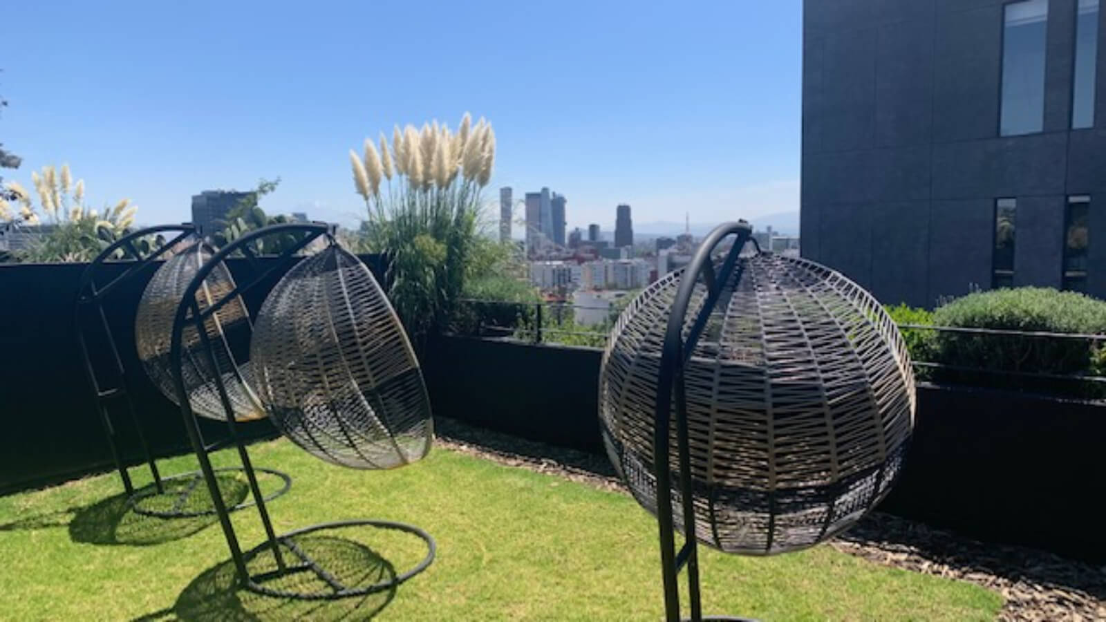 204 m2 condo with high ceilings, in Bosque Real, pet-friendly, covered pool, spa, playground, Huixquilucan Mexico City