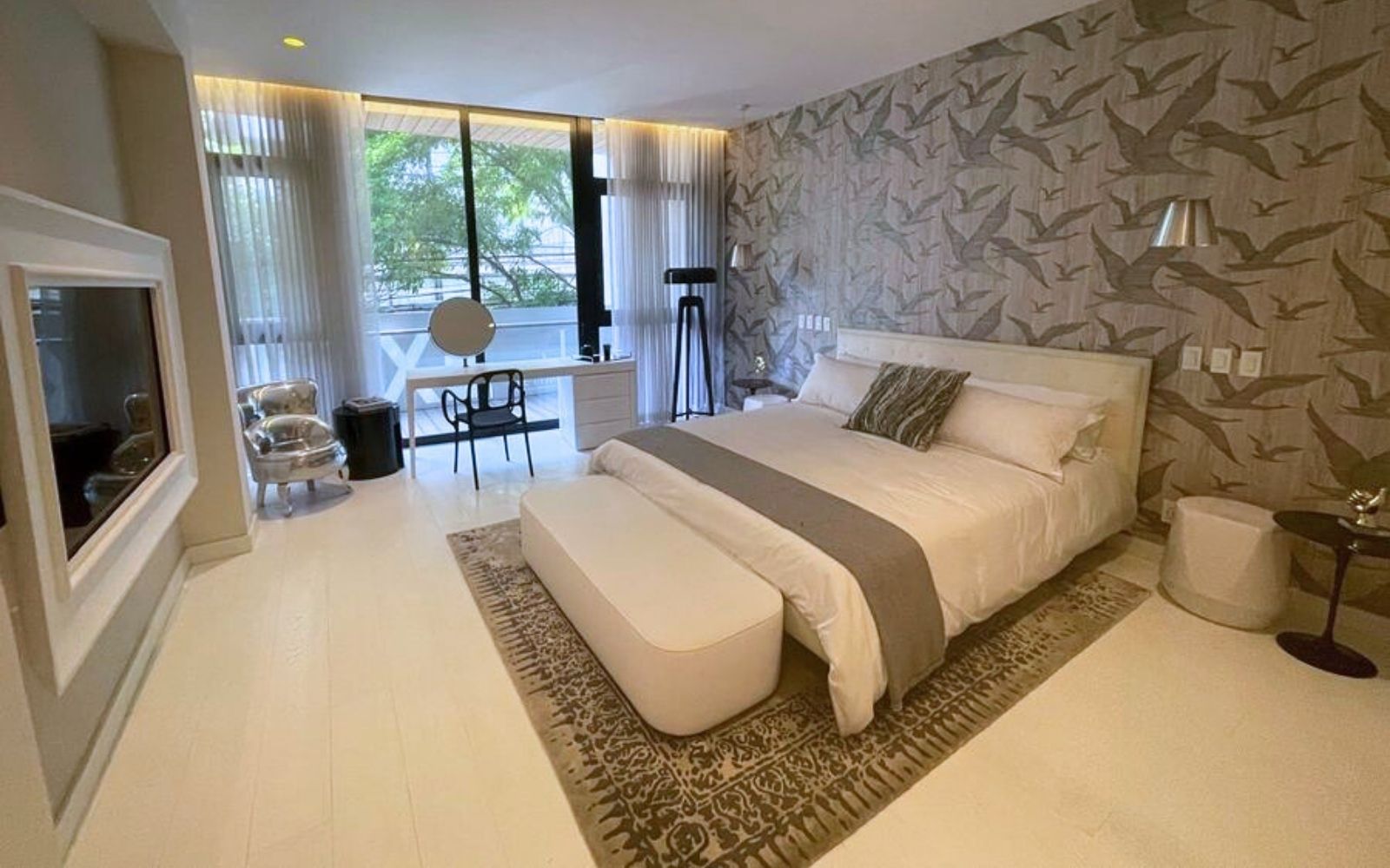 363 m2 condo, with private terrace, 7,000 m2 of green areas with amenities, cinema, spa, pool, jacuzzi, walk in closet, maid&amp;#39;s room, pre-con