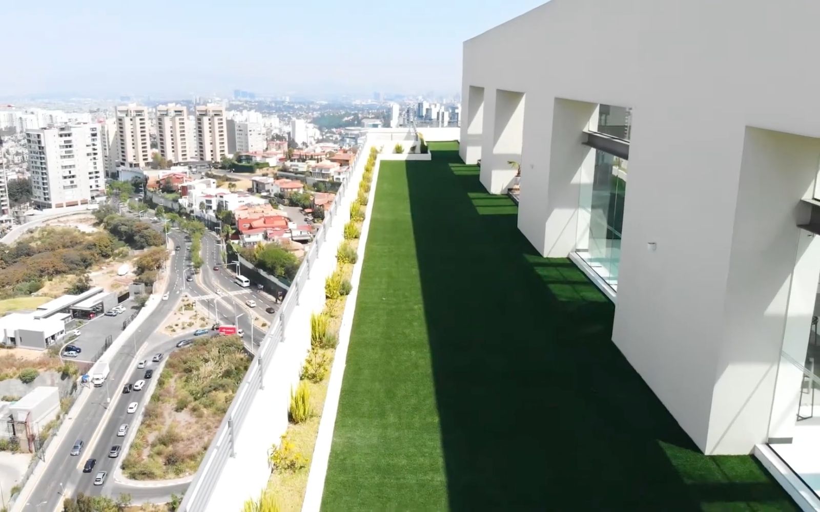 Condominio con terraza y gran balc&oacute;n, spa, jacuzzi, alberca en Interlomas CDMX.