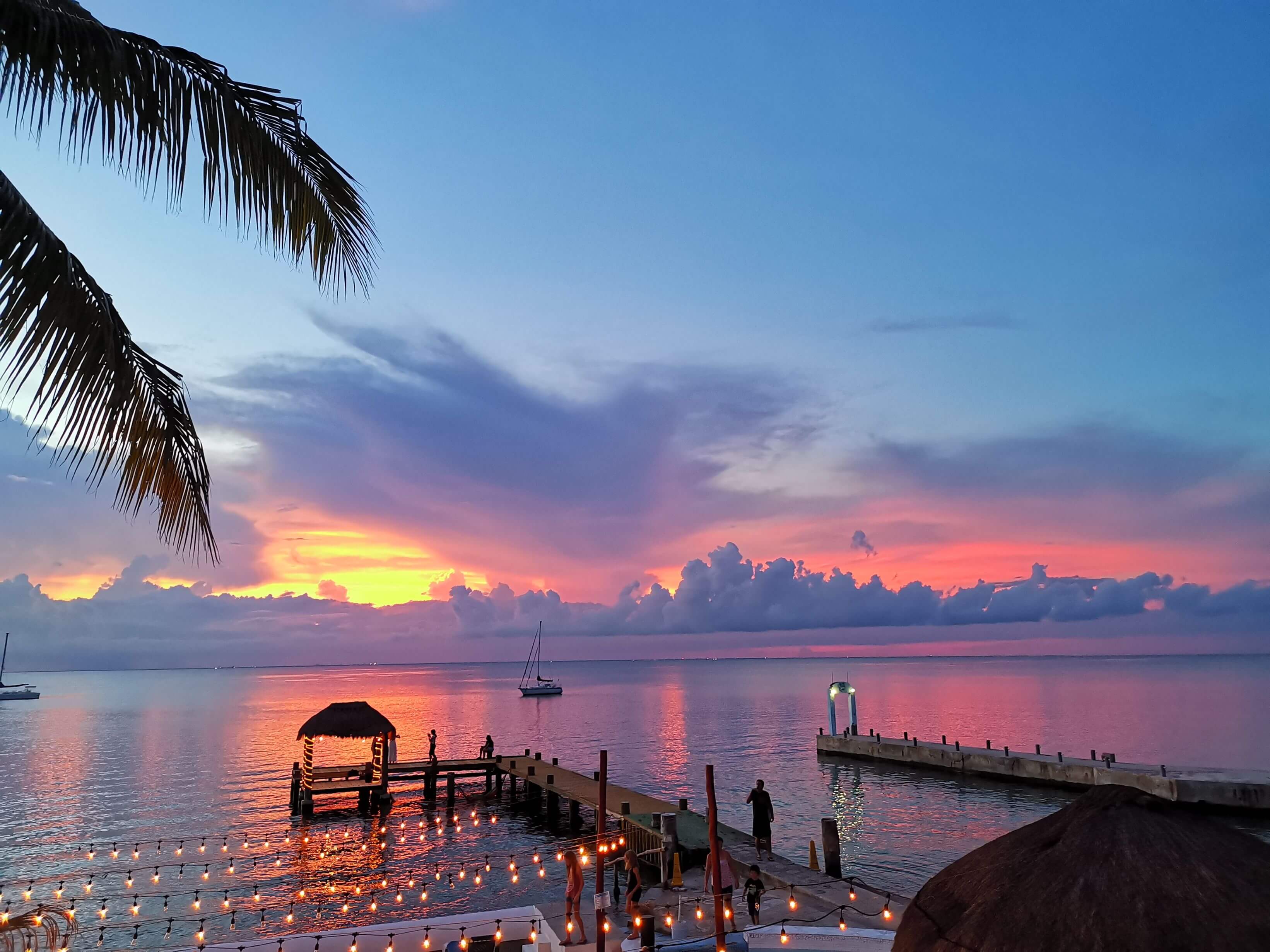 Apartment, with garden, pool, paddle tennis court, volleyball court, North Hotel Zone, Cozumel.