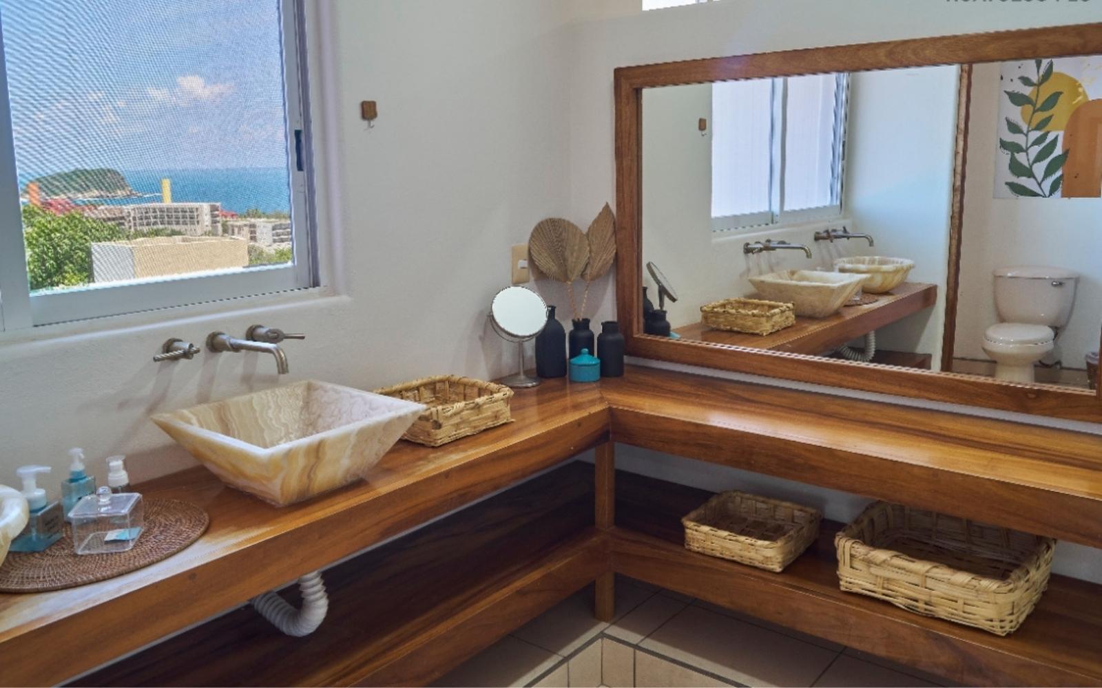 Casa Vista al mar, acceso a la playa, terreno:1,648 m2, Residencial Conejos venta