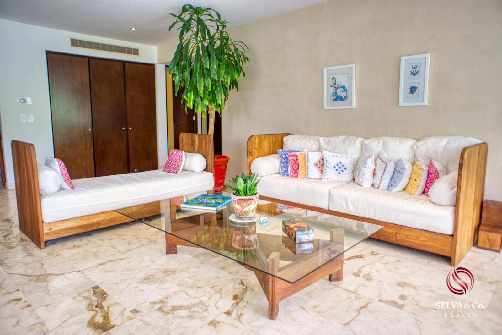 Ocean view condo, pool, 350 meters from the beach, pool, art gallery, unique design, roof garden with jacuzzi, for sale in Playa del Carmen.