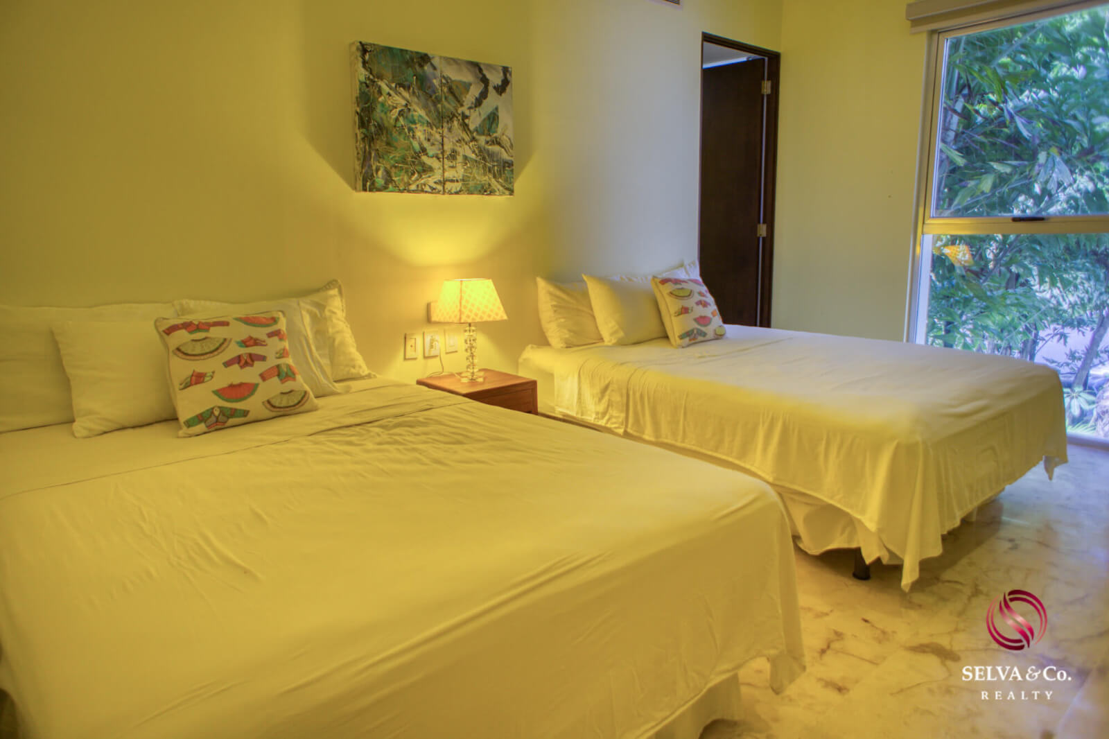 Ocean view condo, pool, 350 meters from the beach, pool, art gallery, unique design, roof garden with jacuzzi, for sale in Playa del Carmen.