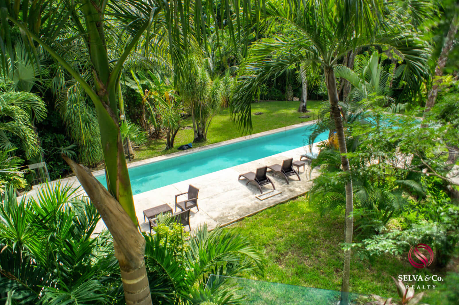 Ocean view condo, pool, 350 meters from the beach, pool, art gallery, unique design, roof garden with jacuzzi, for sale in Playa del Carmen.