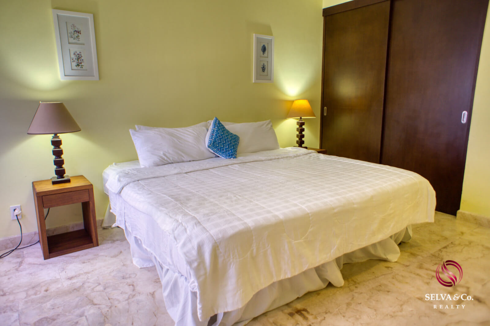 Ocean view condo, pool, 350 meters from the beach, pool, art gallery, unique design, roof garden with jacuzzi, for sale in Playa del Carmen.