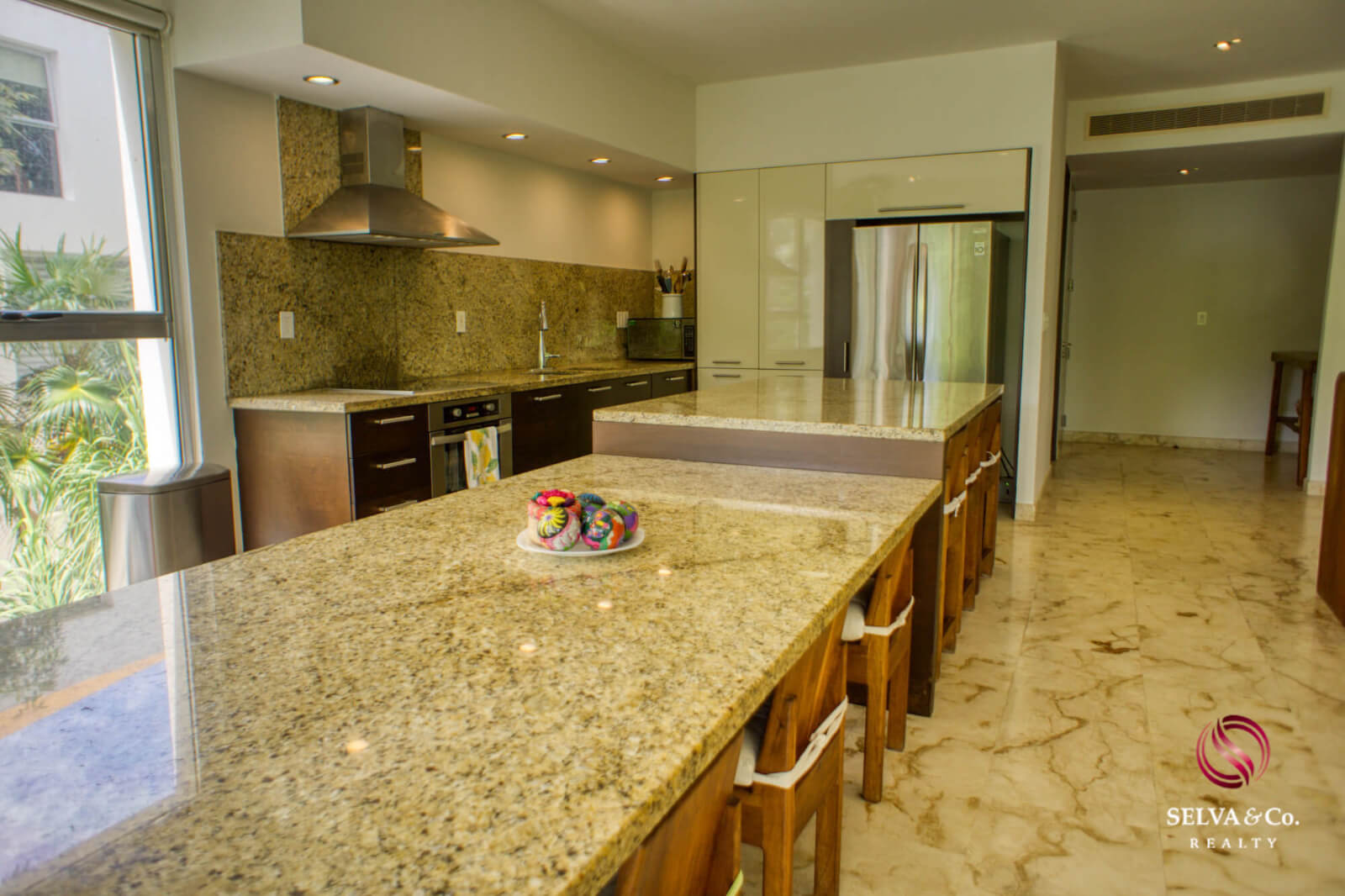 Ocean view condo, pool, 350 meters from the beach, pool, art gallery, unique design, roof garden with jacuzzi, for sale in Playa del Carmen.