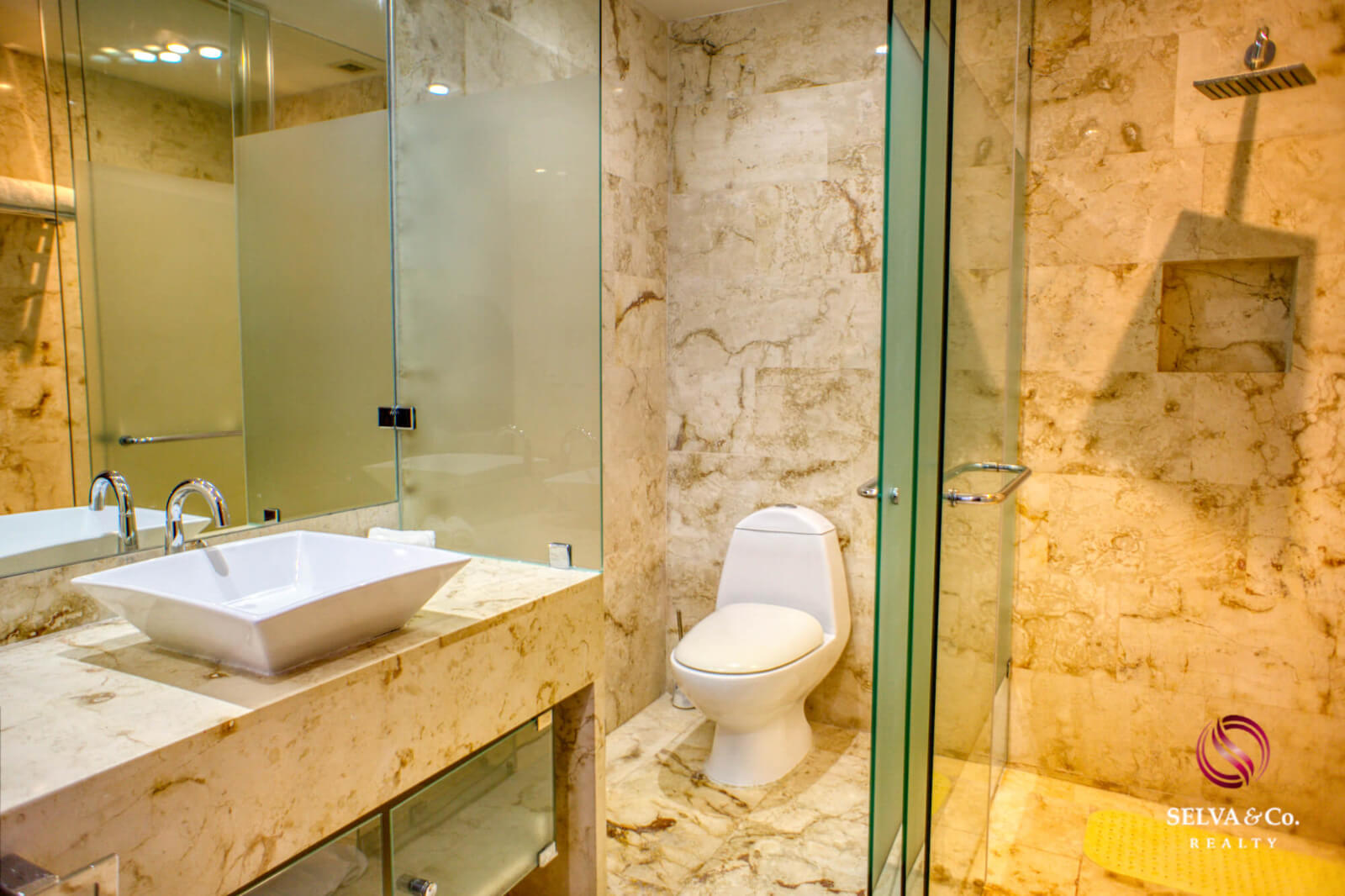 Ocean view condo, pool, 350 meters from the beach, pool, art gallery, unique design, roof garden with jacuzzi, for sale in Playa del Carmen.