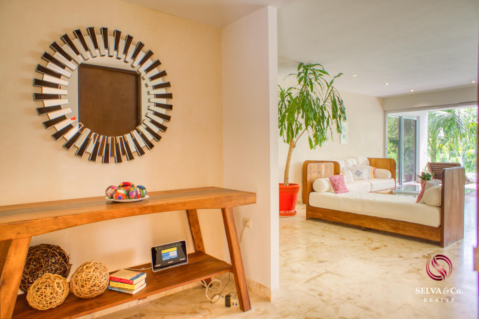 Ocean view condo, pool, 350 meters from the beach, pool, art gallery, unique design, roof garden with jacuzzi, for sale in Playa del Carmen.