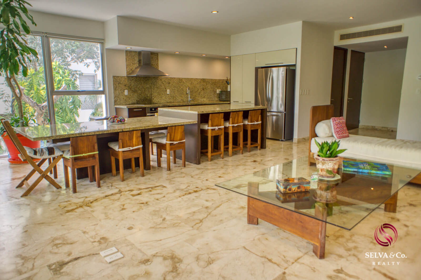 Ocean view condo, pool, 350 meters from the beach, pool, art gallery, unique design, roof garden with jacuzzi, for sale in Playa del Carmen.