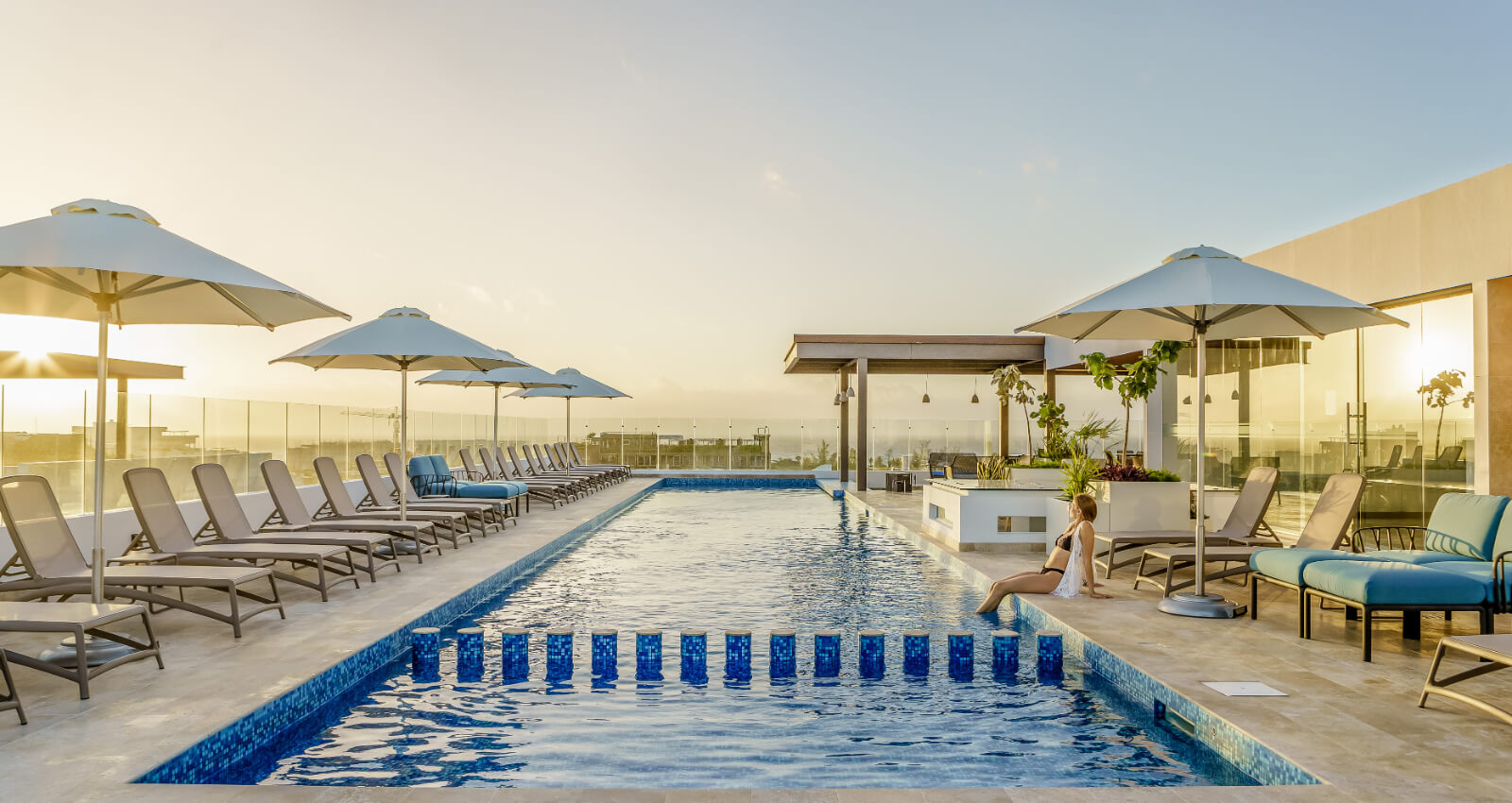 Apartment with Private Terrace, Bar, Pool and Jacuzzi, Downtown, for sale, Playa del Carmen.