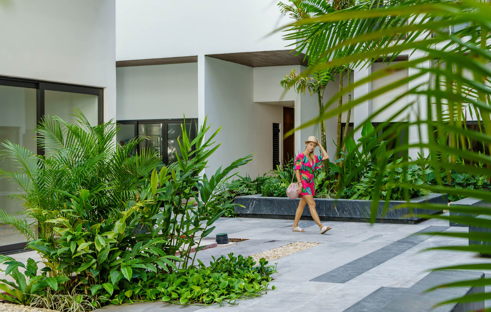 Condominium with garden, cenote, pool, 400 meters from the beach, on the golf course, pre-construction-sale Playacar