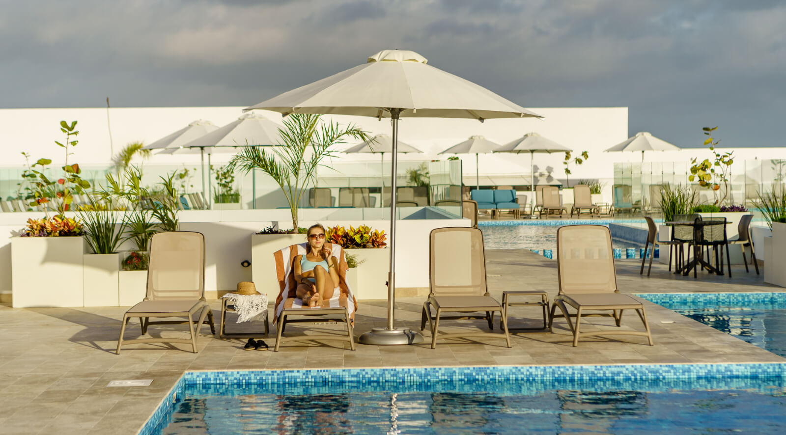 Condominium with garden, cenote, pool, 400 meters from the beach, on the golf course, pre-construction-sale Playacar