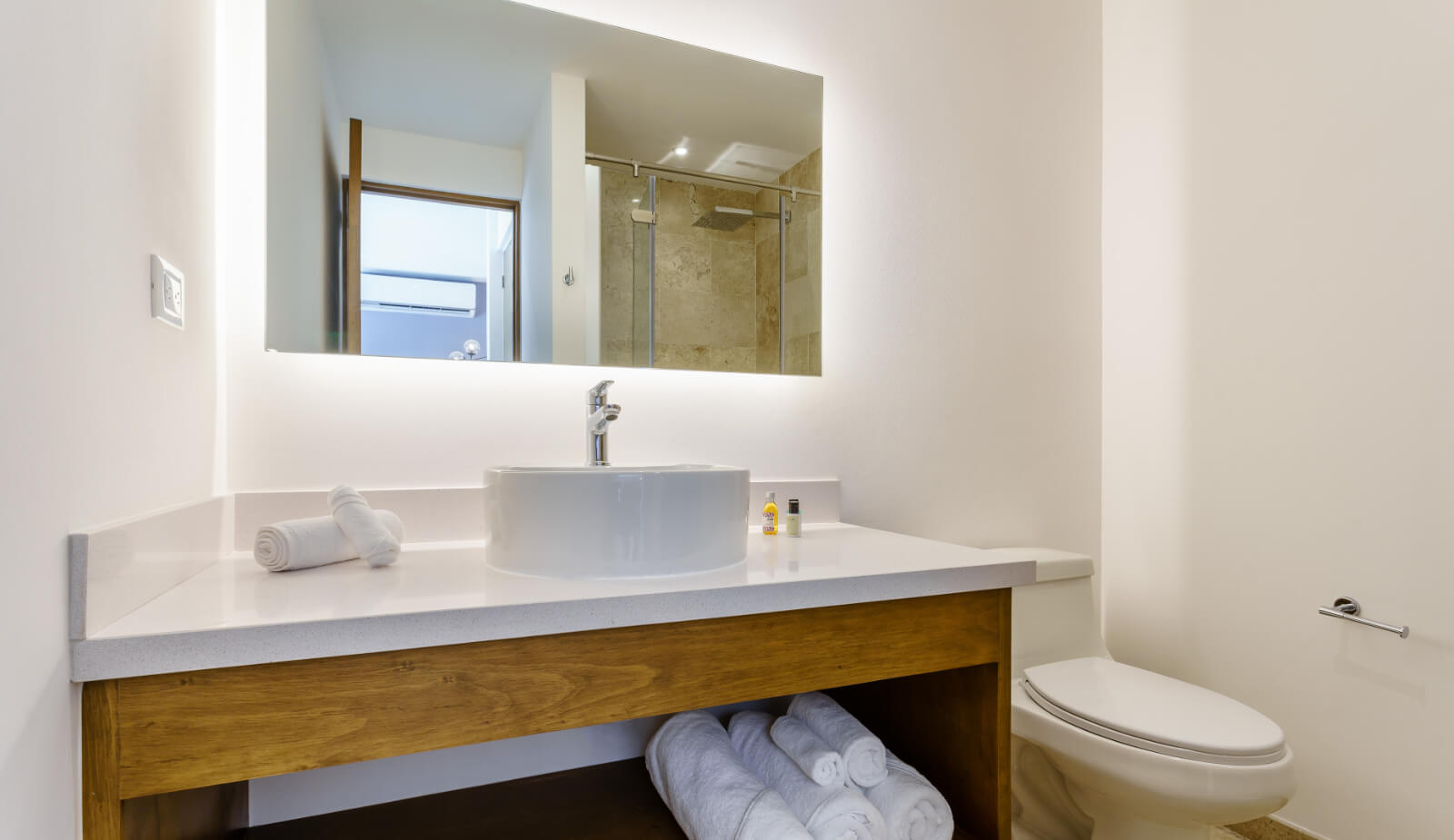 2 bedroom condo in the heart of Playa del Carmen.