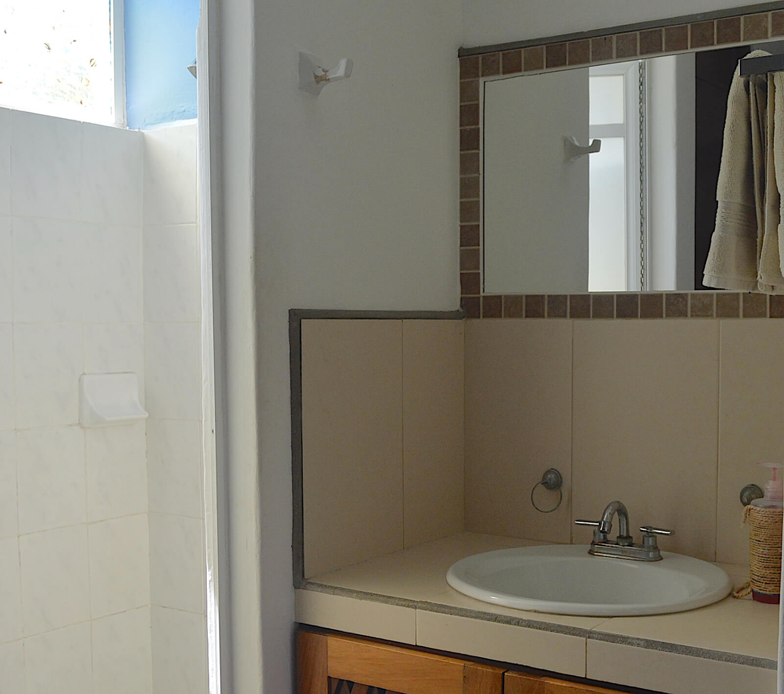 Luxury pet-friendly condominium with pool and gym for sale in Huatulco.