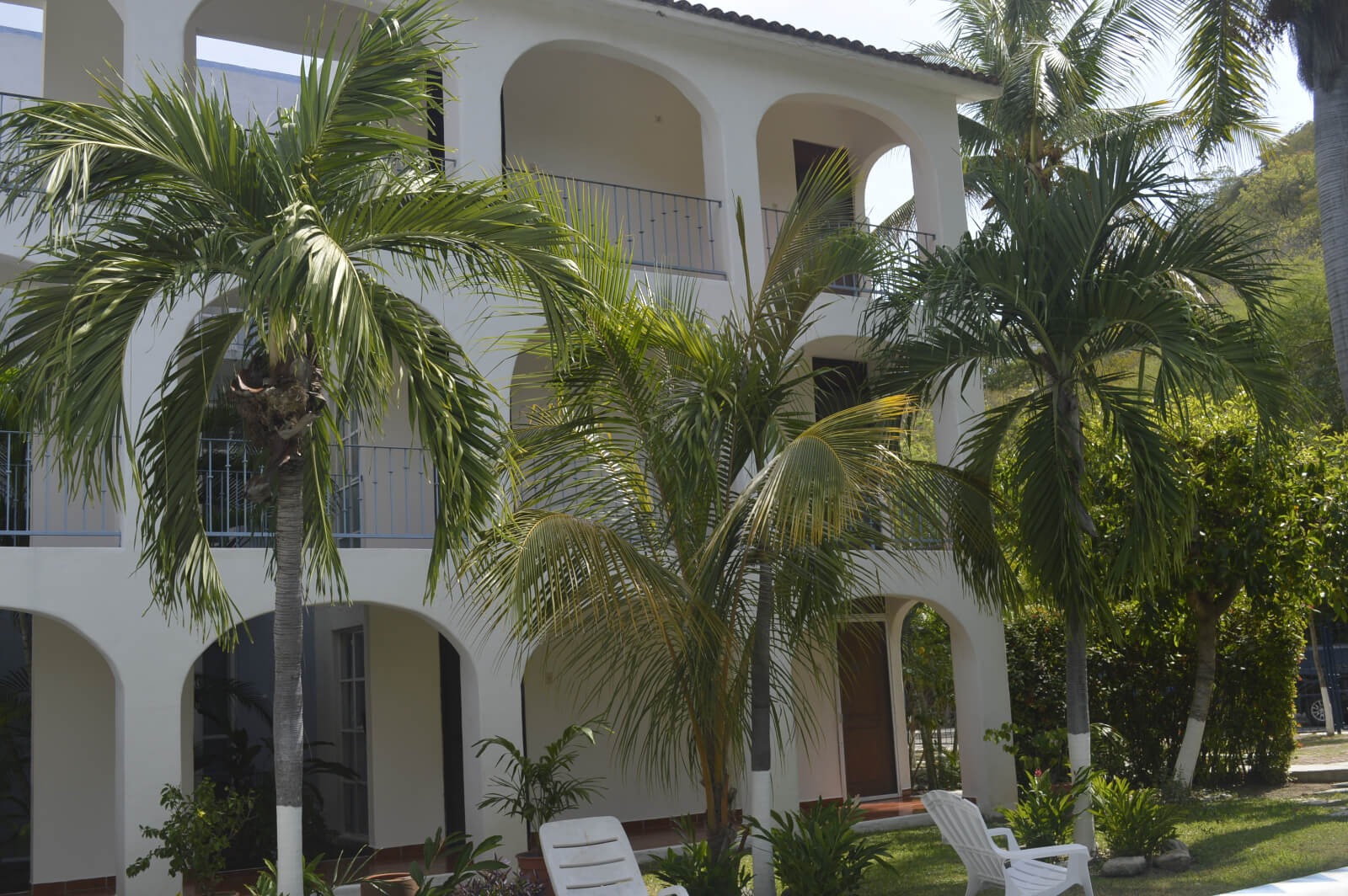 Luxury pet-friendly condominium with pool and gym for sale in Huatulco.