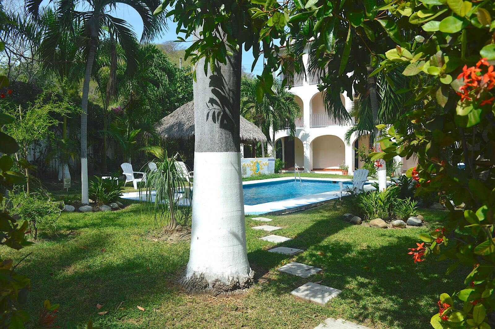 Luxury pet-friendly condominium with pool and gym for sale in Huatulco.