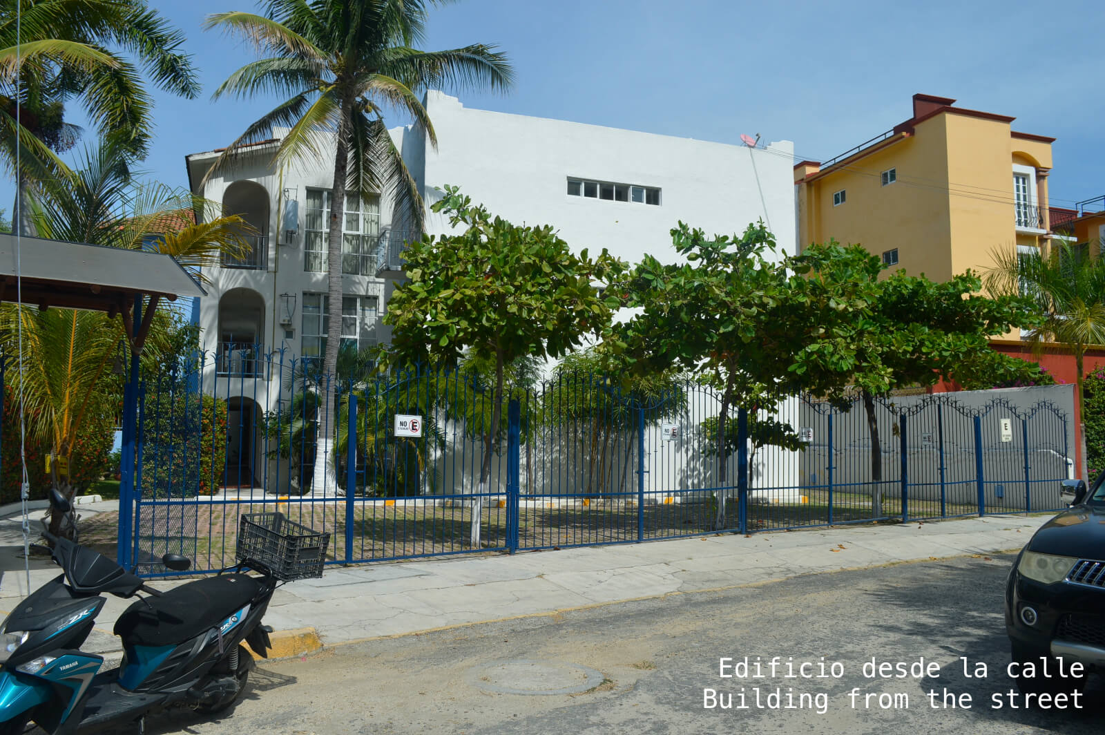 Luxury pet-friendly condominium with pool and gym for sale in Huatulco.